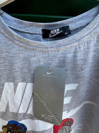 Maglia Nike con Bugs Bunny e Taz.  Taglia M