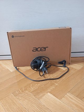 Acer Chromebook in scatola marrone