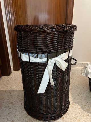 Cesto mimbre y cesta a juego