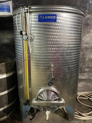 Cubas Inox, Estrujadora y Carretillo sulfatadora