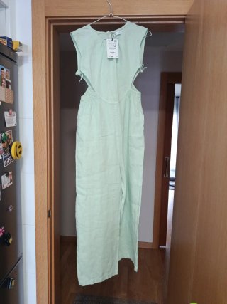 Mono Zara verde con cortes. Talla 13/14. Nuevo