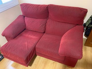 Sofá 2 plazas extensible rojo