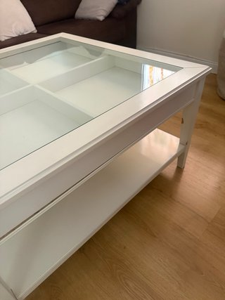 Mesa de centro de salón con cristal