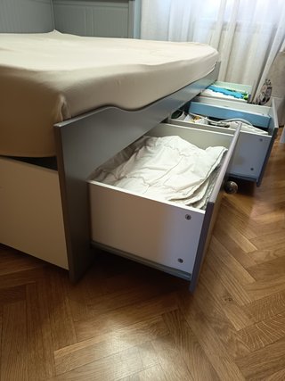 IKEA HEMNES cama doble + 3 cajones + 2 colchones