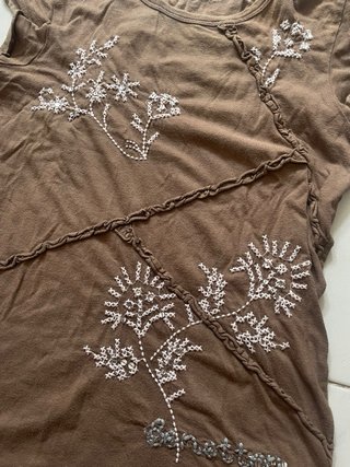 Camiseta Benetton bordada marrón 100% algodón XS