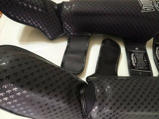 Espinilleras Buddha Titanium negras