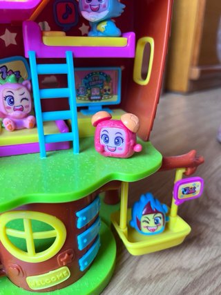 Casa del Árbol de Mojipops con 9 figuritas
