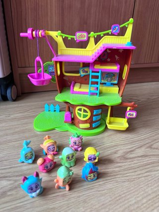 Casa del Árbol de Mojipops con 9 figuritas