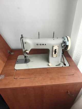 Máquina de coser SIGMA,