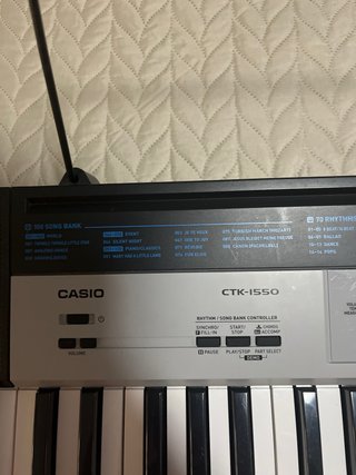 Órgano Casio CTK-1500 con soporte partituras