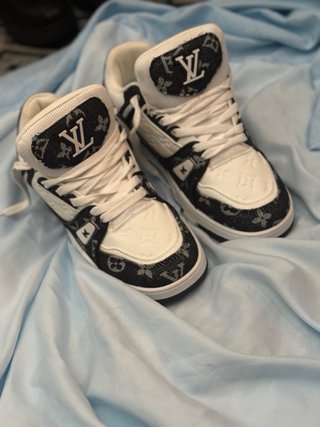 Zapatillas Louis Vuitton Blancas y Negras