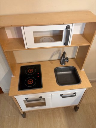 Cocina Ikea con numerosos Accesorios