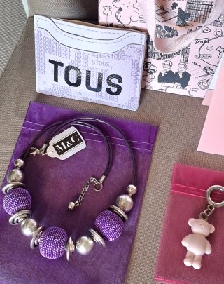 Conjunto tarjetero, gargantilla y llavero Oso.