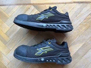 Zapatos de trabajo U-Power negros y amarillos 2026