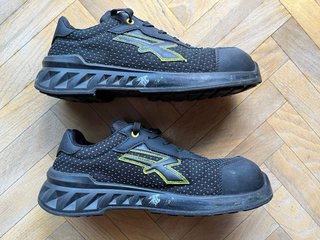 Zapatos de trabajo U-Power negros y amarillos 2026