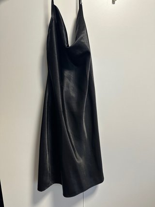 Vestido negro satinado