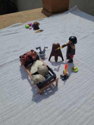 Lote 48. Playmobil Curtidor Pieles