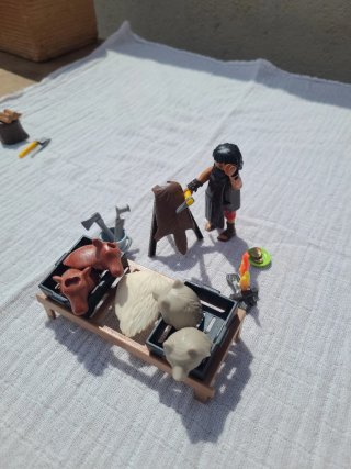 Lote 48. Playmobil Curtidor Pieles