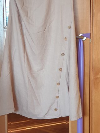 Vestido beige con botones