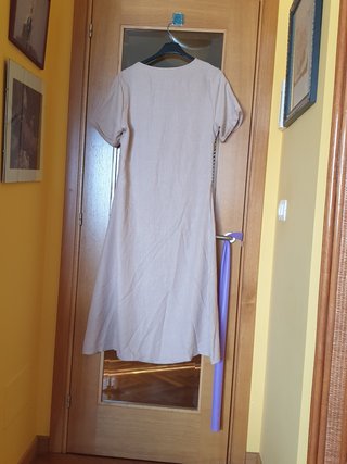 Vestido beige con botones