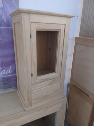 Vitrina de madera para colgar