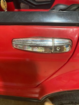 Coche eléctrico infantil a batería rojo