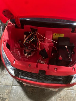 Coche eléctrico infantil a batería rojo