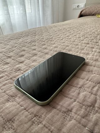 iPhone 15 Verde - Batería 100%
