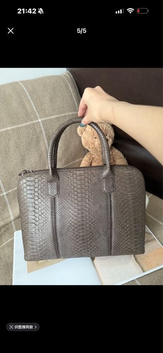 Bolso de piel efecto serpiente