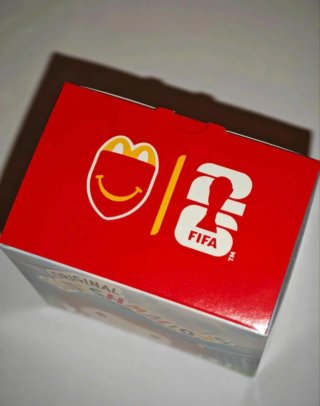 Sorpresa McDonald's Happy Meal - Squishmallow FIFA