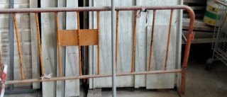 Valla metálica  para corte de calle o señala obras