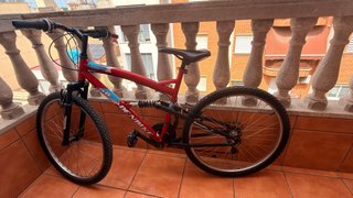 Bicicleta de montaña 26 roja
