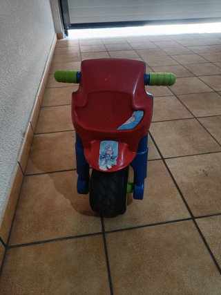 Moto infantil azul y roja