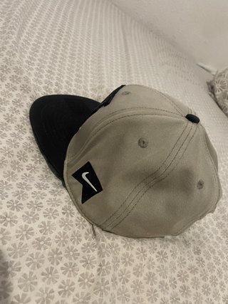 Gorra Nike Just Do It Beige y Negra