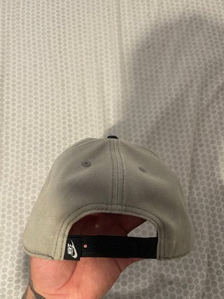Gorra Nike Just Do It Beige y Negra