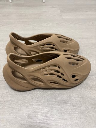 Adidas Yeezy Foam RNR Beige