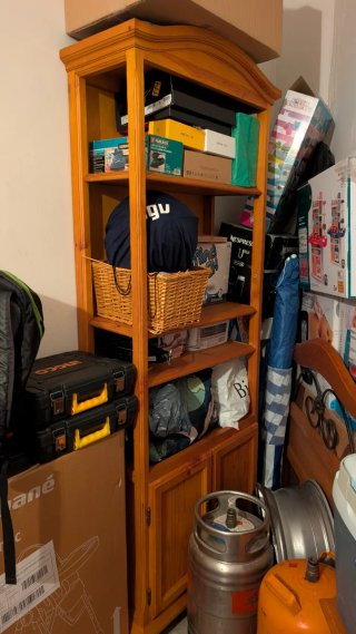 Muebles de pino: Estantería, mesita y cabecero