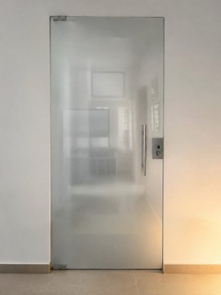 Puerta Cristal Templado con Herrajes