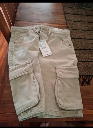 Pantalón corto cargo Zara beige hombre
