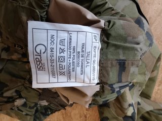 Conjunto chubasquero impermeable camuflaje