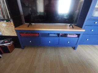 Mesa TV y Vitrina Hemmes Azul Pintada