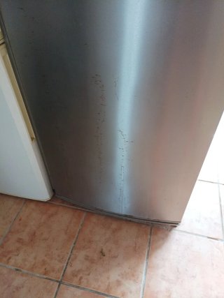 Congelador vertical plateado