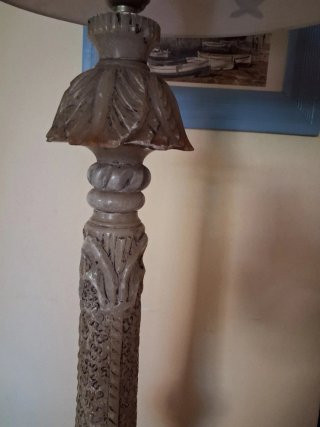 Lámpara antigua de alabastro gris tallada