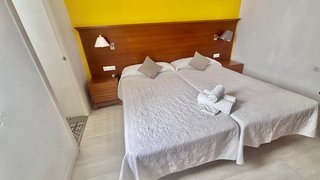 Mesitas madera maciza 2 cajones