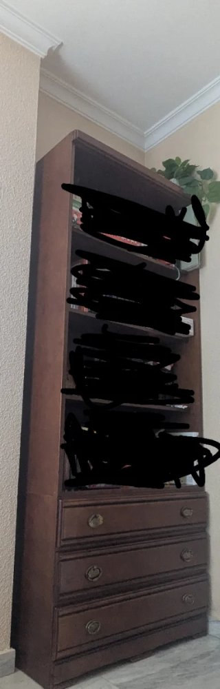 Estantería de madera con cajones
