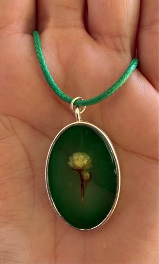 Collar artesanal flor preservada