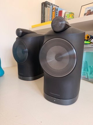 Bowers & Wilkins Formation Duo con soportes