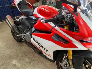 Ducati Panigale V2 959 Roja y Blanca