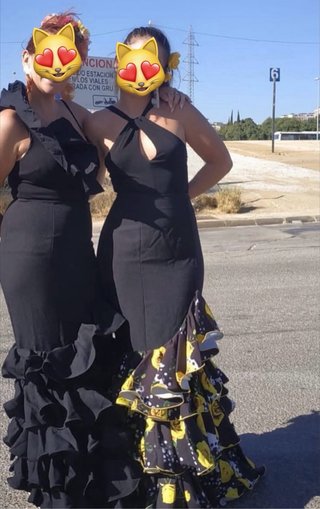 Falda flamenca elástica negra con flores amarillas