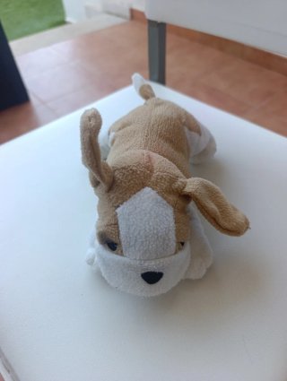 Peluche perro blanco y marrón